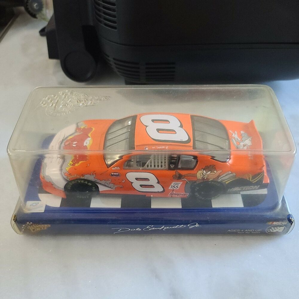 DALE EARNHARDT JR. #8 2002 Winner's Circle 1:24 Looney Tunes Monte Carlo E46